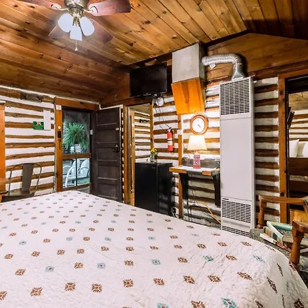 Log Cabin Motor Court Asheville Exterior photo