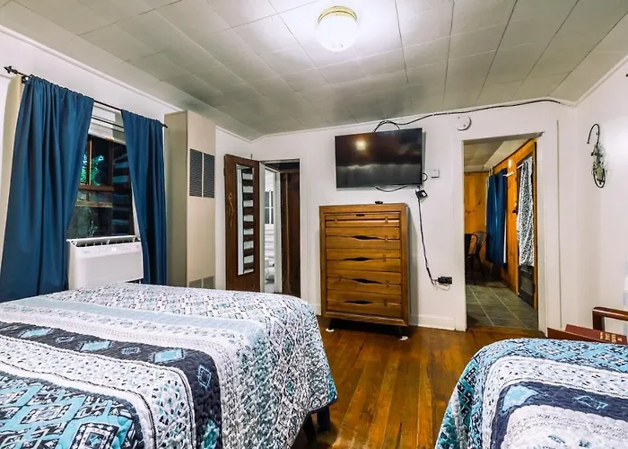 Log Cabin Motor Court