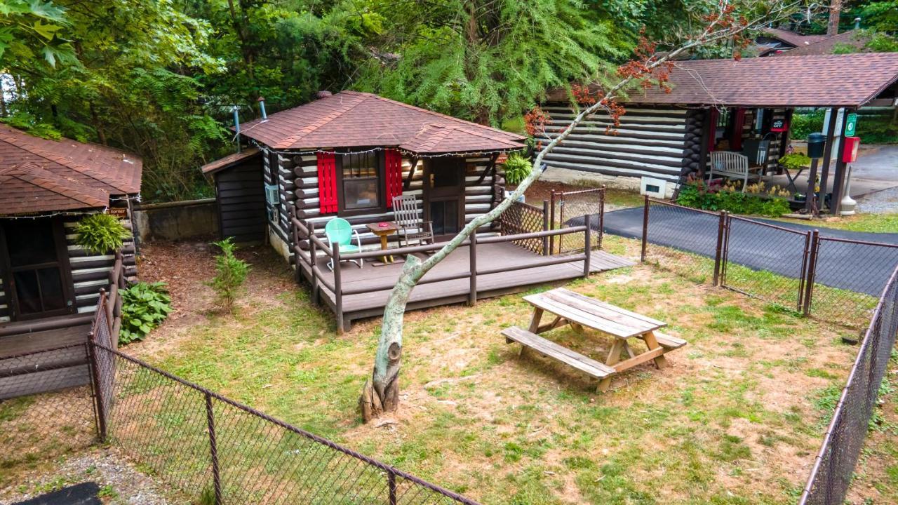 Log Cabin Motor Court