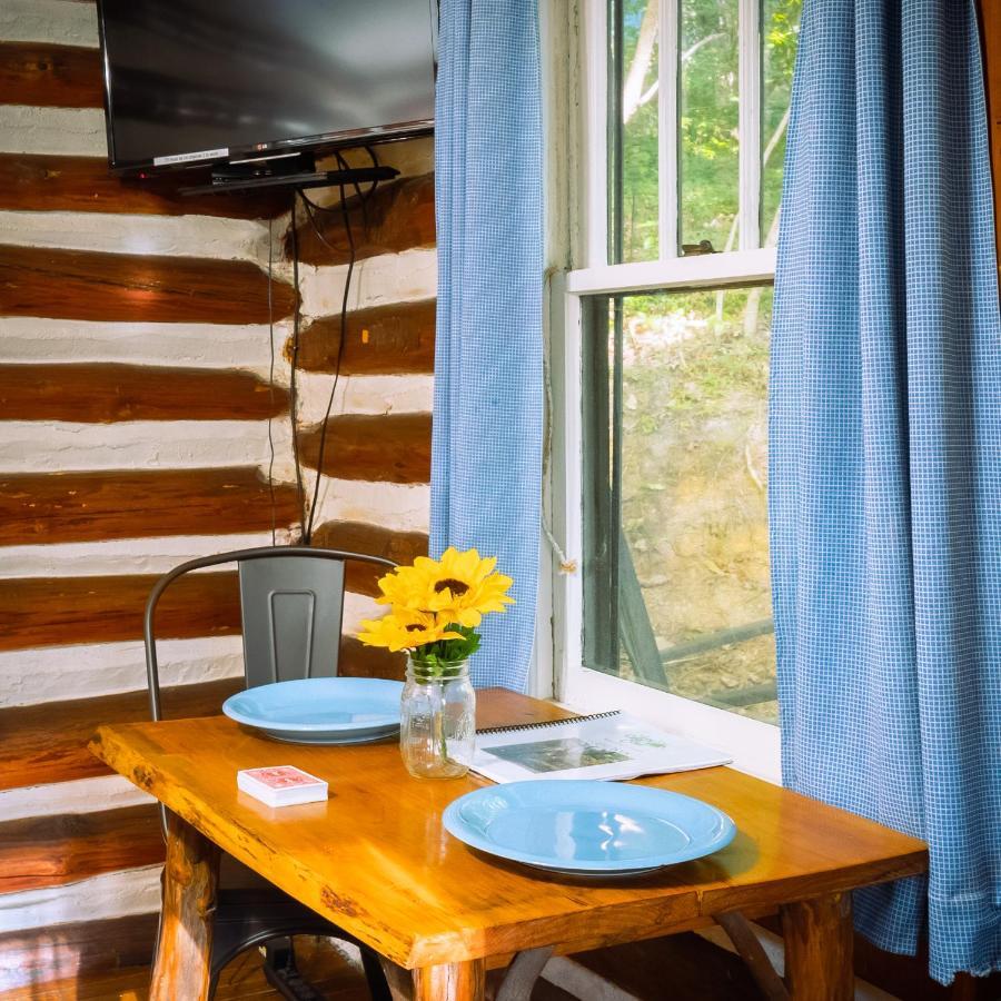 Lodge Log Motor Court *