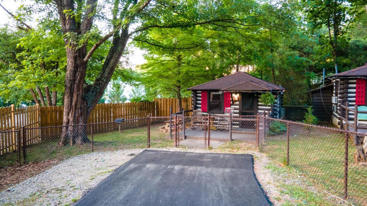 Lodge Log Cabin Motor Court